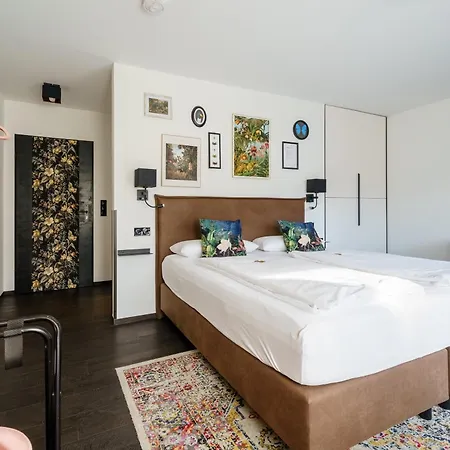 Flora Und Fauna By Kamelu