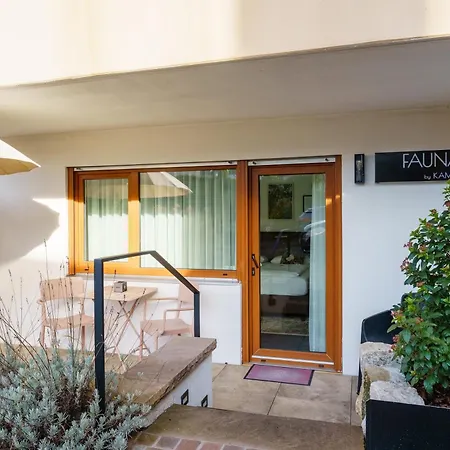 Flora Und Fauna By Kamelu