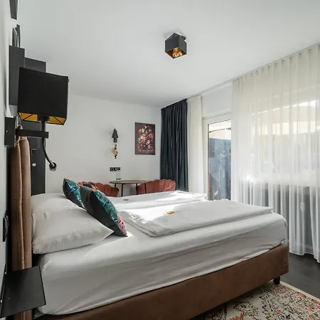 Flora Und Fauna By Kamelu