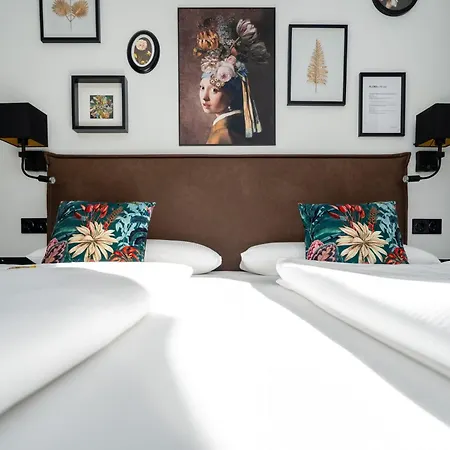 Flora Und Fauna By Kamelu Gengenbach