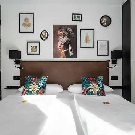 Flora Und Fauna By Kamelu *